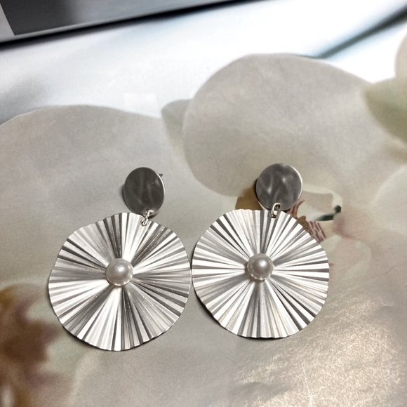 Circle Silver Tone Pearl Earrings - Picture 5 of 5